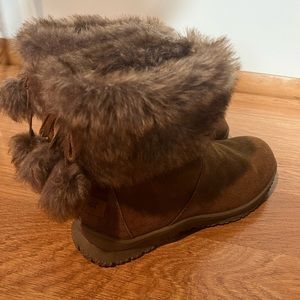 Minnetonka Women’s Faux Fur Pull On Brown Booties 85243 Size 7